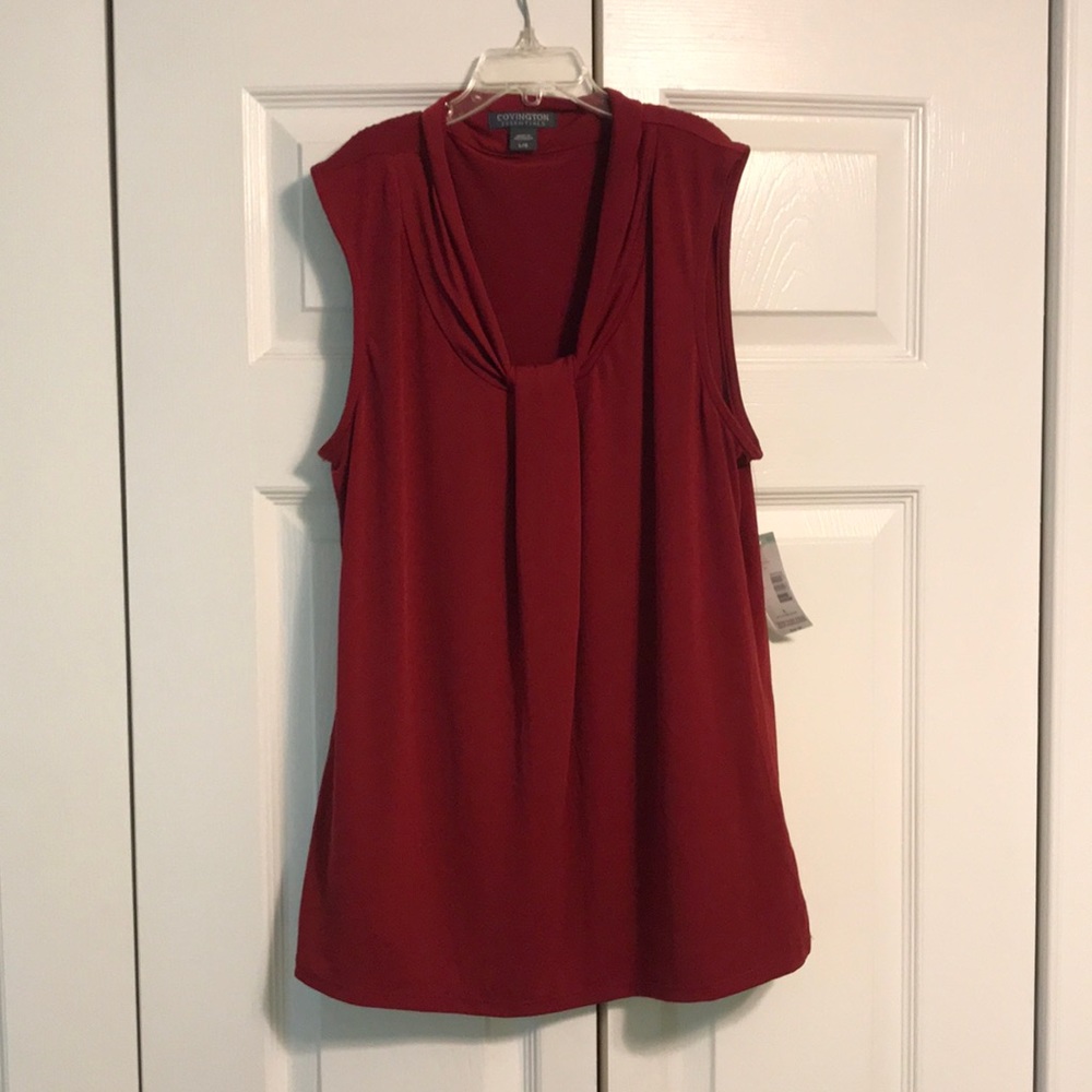 NWT burgundy neck detail tank